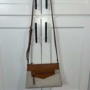 Michael Kors Signature Warren Messenger Bag Brown, Acorn
